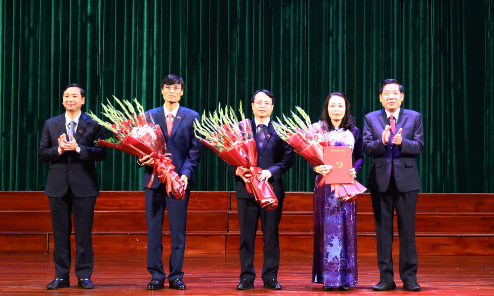 Bac Giang announces decisions and resolutions on organizational structure and personnel arrangement